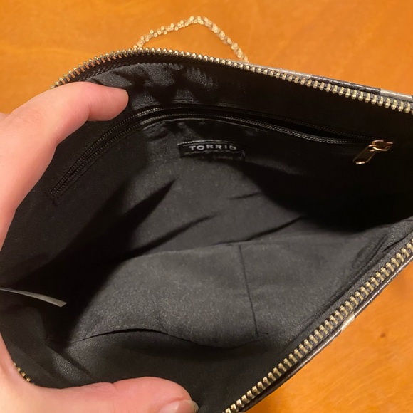 Black and Gold Camo Torrid Purse - Picture 4 of 4